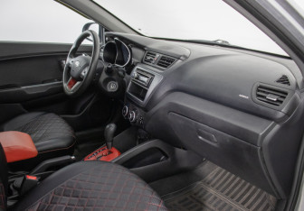 Подержанный автомобиль Kia Rio Hatchback 2012 года (9 фото)