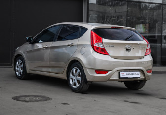 Подержанный автомобиль Hyundai Solaris Hatchback 2011 года (6 фото)