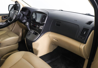 Подержанный автомобиль Hyundai H-1 2021 года (6 фото)