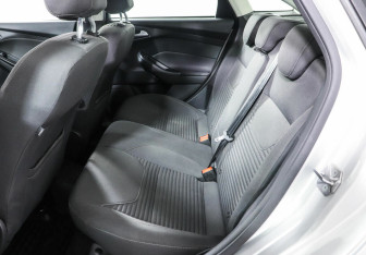 Подержанный автомобиль Ford Focus Sedan 2016 года (12 фото)