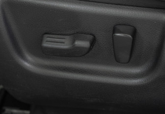 Подержанный автомобиль Nissan X-Trail 2007 года (15 фото)