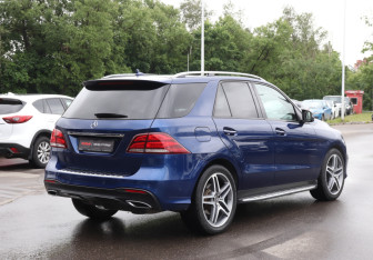 Подержанный автомобиль Mercedes-Benz GLE 2017 года (5 фото)