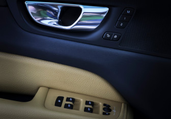 Подержанный автомобиль Volvo XC60 2019 года (19 фото)