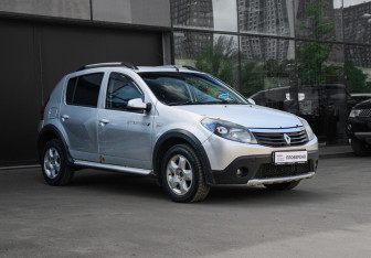 Подержанный автомобиль Renault Sandero 2012 года (3 фото)