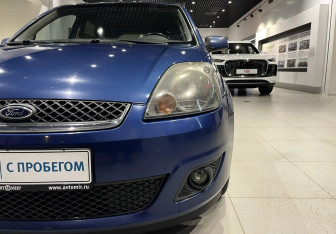 Подержанный автомобиль Ford Fiesta Hatchback 2006 года (9 фото)