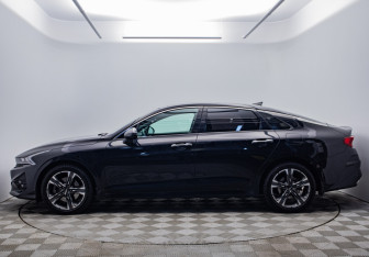 Подержанный автомобиль Kia K5 2020 года (8 фото)