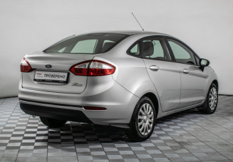 Подержанный автомобиль Ford Fiesta Sedan 2015 года (5 фото)