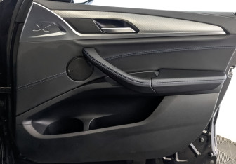 Подержанный автомобиль BMW X4 2021 года (24 фото)