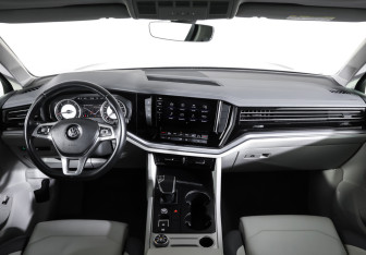 Подержанный автомобиль Volkswagen Touareg 2018 года (13 фото)