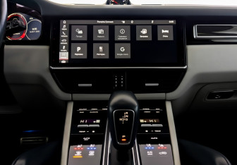 Подержанный автомобиль Porsche Cayenne 2019 года (15 фото)