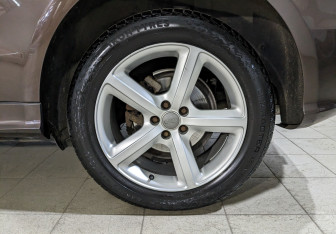 Подержанный автомобиль Audi Q5 2013 года (12 фото)