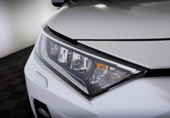 Подержанный автомобиль Toyota RAV4 2021 года (18 фото)