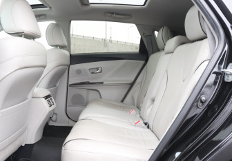 Подержанный автомобиль Toyota Venza 2013 года (10 фото)