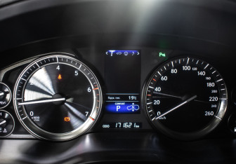 Подержанный автомобиль Lexus LX 2016 года (12 фото)