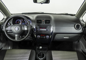 Подержанный автомобиль Suzuki SX4 Hatchback 2011 года (13 фото)