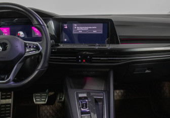 Подержанный автомобиль Volkswagen Golf Hatchback 2020 года (14 фото)