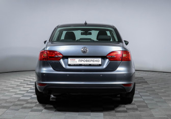 Подержанный автомобиль Volkswagen Jetta Sedan 2012 года (6 фото)