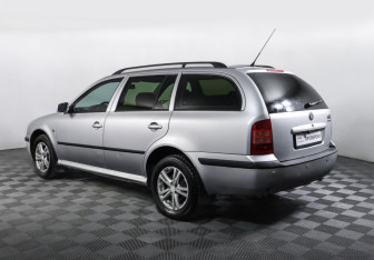 Подержанный автомобиль Skoda Octavia Wagon 2008 года (7 фото)