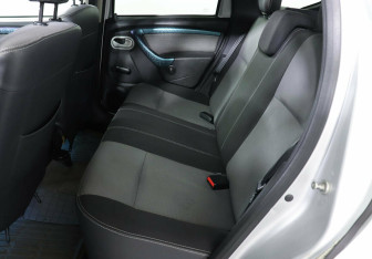 Подержанный автомобиль Renault Duster 2014 года (10 фото)