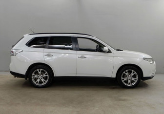Подержанный автомобиль Mitsubishi Outlander 2012 года (4 фото)