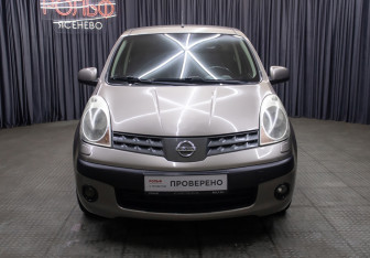 Подержанный автомобиль Nissan Note 2006 года (2 фото)