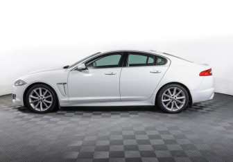 Подержанный автомобиль Jaguar XF Sedan 2013 года (8 фото)
