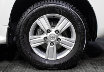 Подержанный автомобиль Toyota Land Cruiser Suv 2015 года (29 фото)