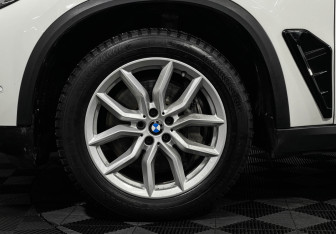 Подержанный автомобиль BMW X5 2020 года (7 фото)