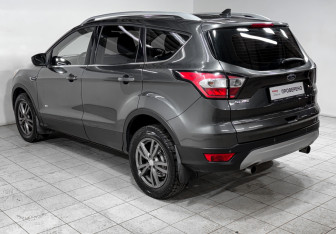 Подержанный автомобиль Ford Kuga 2017 года (7 фото)