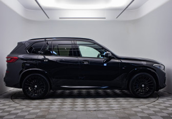 Подержанный автомобиль BMW X5 2020 года (6 фото)