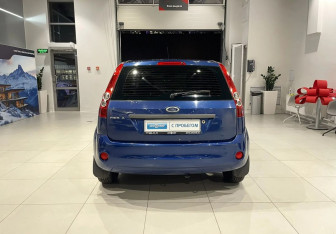 Подержанный автомобиль Ford Fiesta Hatchback 2006 года (5 фото)