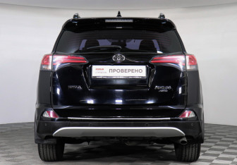 Подержанный автомобиль Toyota RAV4 2018 года (8 фото)