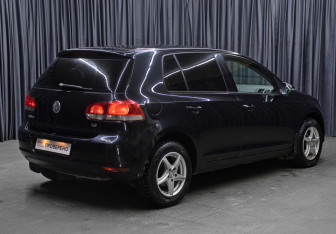 Подержанный автомобиль Volkswagen Golf Hatchback 2010 года (5 фото)