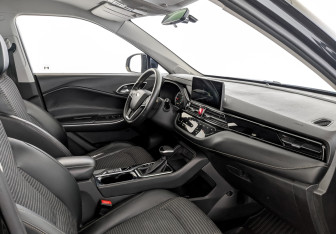 Подержанный автомобиль Москвич 3 2023 года (11 фото)