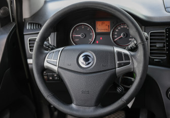 Подержанный автомобиль SsangYong Actyon 2011 года (15 фото)