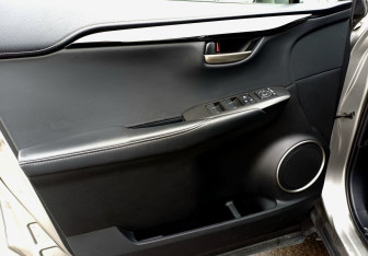 Подержанный автомобиль Lexus NX 2015 года (18 фото)