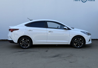 Подержанный автомобиль Hyundai Solaris Sedan 2021 года (4 фото)