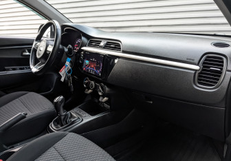 Подержанный автомобиль Kia Rio Hatchback 2020 года (11 фото)