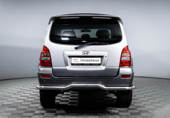 Подержанный автомобиль Hyundai Terracan 2004 года (6 фото)