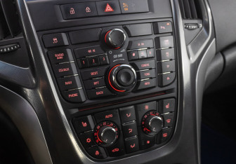 Подержанный автомобиль Opel Astra Hatchback 2010 года (16 фото)