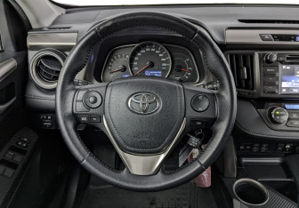 Подержанный автомобиль Toyota RAV4 2014 года (21 фото)