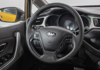 Подержанный автомобиль Kia Ceed Wagon 2016 года (15 фото)