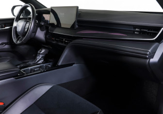 Подержанный автомобиль Toyota Camry Sedan 2024 года (10 фото)