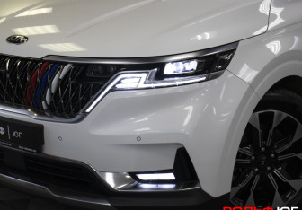 Подержанный автомобиль Kia Carnival 2020 года (32 фото)