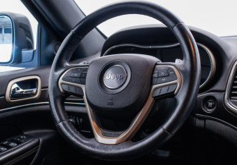 Подержанный автомобиль Jeep Grand Cherokee 2014 года (15 фото)