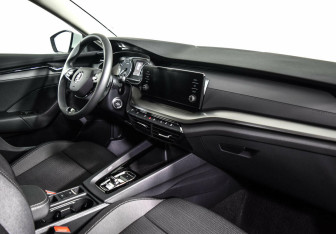 Подержанный автомобиль Skoda Octavia Liftback 2022 года (5 фото)