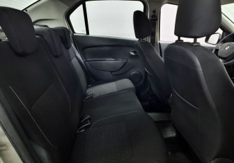 Подержанный автомобиль Renault Logan Sedan 2015 года (12 фото)