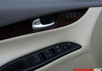 Подержанный автомобиль Infiniti QX50 2015 года (22 фото)