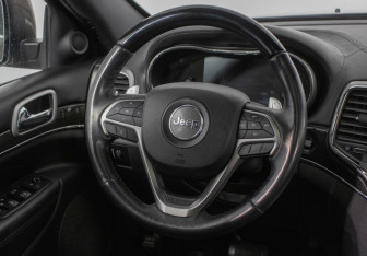 Подержанный автомобиль Jeep Grand Cherokee 2018 года (15 фото)