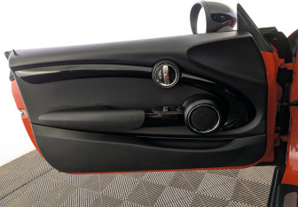 Подержанный автомобиль MINI Hatch 2019 года (19 фото)